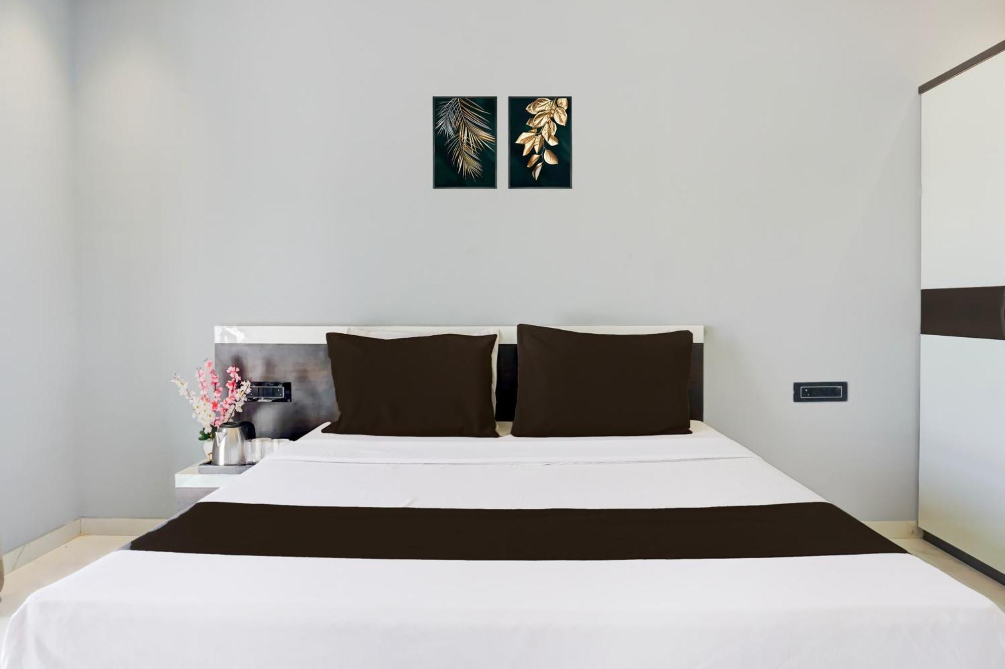 Hotel O Jeevan Restaurant & Lodging Kavathe Eksteriør bilde