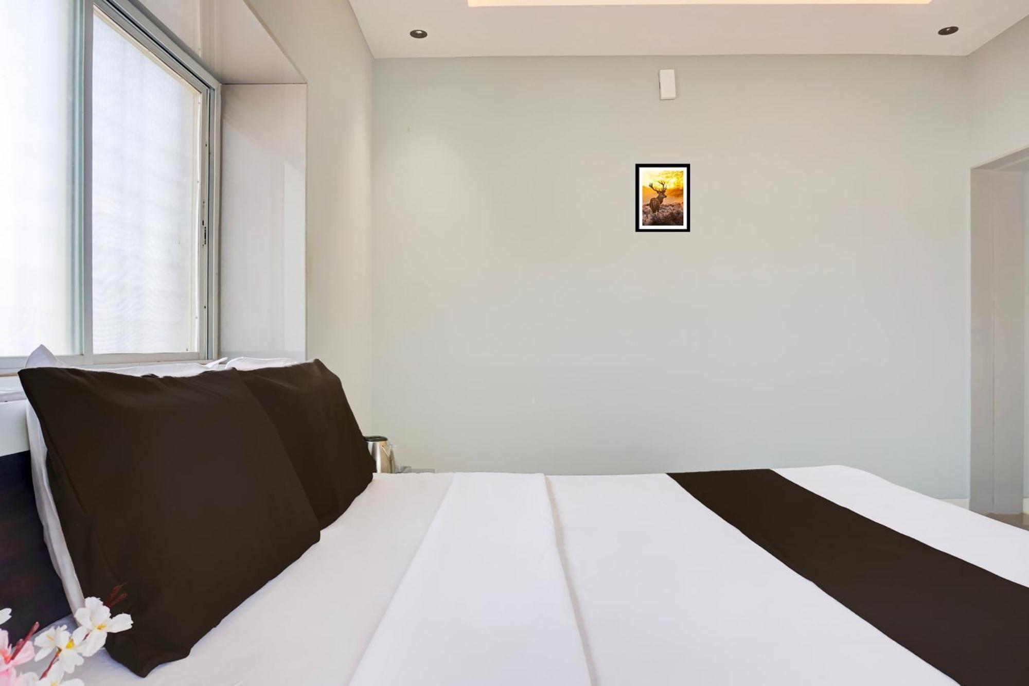 Hotel O Jeevan Restaurant & Lodging Kavathe Eksteriør bilde